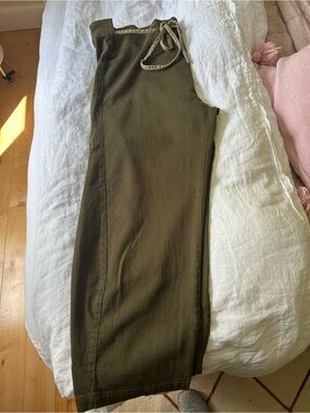 Longway Pants Oragami
Pine color 
Paper bag waist with belt